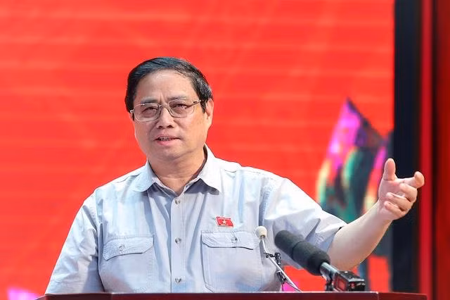 Thủ tướng nhấn mạnh: Thời gian qua, thực hiện nhiệm vụ phát triển KT-XH, chúng ta tránh cả hai khuynh hướng là hoang mang, dao động và chủ quan, lơ là, mất cảnh giác, luôn giữ vững bản lĩnh, bình tĩnh, tự tin trong mọi tình huống, tìm ra giải pháp phù hợp với điều kiện, hoàn cảnh đất nước - Ảnh: VGP/Nhật Bắc.