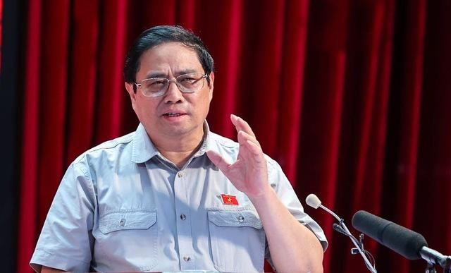 Thủ tướng báo cáo với cử tri về các nhiệm vụ, giải pháp đang được triển khai để giải quyết triệt để trong thời gian sớm nhất tình trạng thiếu thuốc, vật tư y tế đang là vấn đề bức xúc. Ảnh: VGP/Nhật Bắc. Thủ tướng báo cáo với cử tri về các nhiệm vụ, giải pháp đang được triển khai để giải quyết triệt để trong thời gian sớm nhất tình trạng thiếu thuốc, vật tư y tế đang là vấn đề bức xúc. Ảnh: VGP/Nhật Bắc.