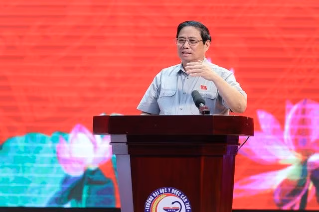 Thủ tướng dành nhiều thời gian thông báo về tình hình và kết quả phát triển kinh tế - xã hội 9 tháng và dự kiến cả năm 2022 - Ảnh: VGP/Nhật Bắc.