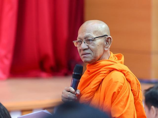 Hòa thượng Đào Như, Phó Chủ tịch Hội đồng Trị sự Giáo hội Phật giáo Việt Nam đánh giá trong triển khai các nghị quyết của Đảng, Quốc hội, Chính phủ, Thủ tướng Chính phủ đã chỉ đạo, điều hành thực hiện toàn diện các nhiệm vụ, giải pháp phát triển kinh tế - xã hội - Ảnh: VGP/Nhật Bắc. Hòa thượng Đào Như, Phó Chủ tịch Hội đồng Trị sự Giáo hội Phật giáo Việt Nam đánh giá trong triển khai các nghị quyết của Đảng, Quốc hội, Chính phủ, Thủ tướng Chính phủ đã chỉ đạo, điều hành thực hiện toàn diện các nhiệm vụ, giải pháp phát triển kinh tế - xã hội - Ảnh: VGP/Nhật Bắc.