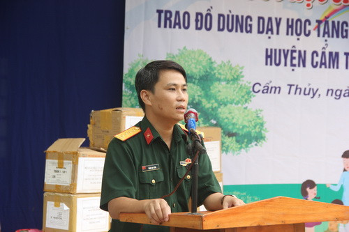 Đại uý Trần Duy Văn phát biểu tại chương trình Đại uý Trần Duy Văn phát biểu tại chương trình