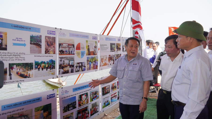 Lãnh đạo tỉnh Quảng Trị giới thiệu các hoạt động phòng chống, ứng phó với thiên tai đã diễn ra thời gian qua. Lãnh đạo tỉnh Quảng Trị giới thiệu các hoạt động phòng chống, ứng phó với thiên tai đã diễn ra thời gian qua.