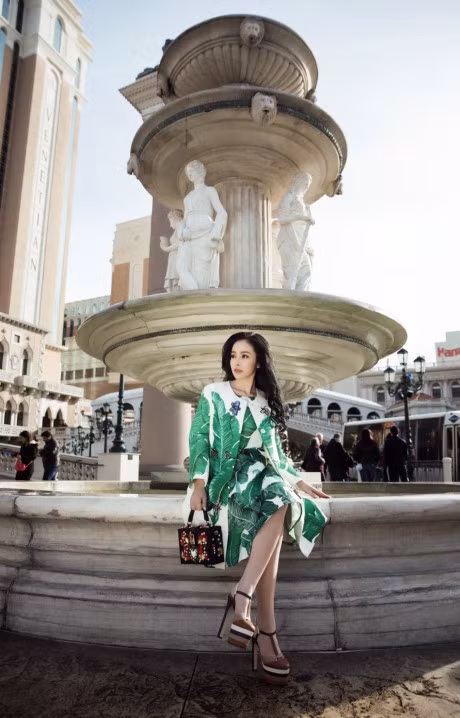 Hoa hau Ha My khoe sac voi thoi trang hang hieu - Anh 1