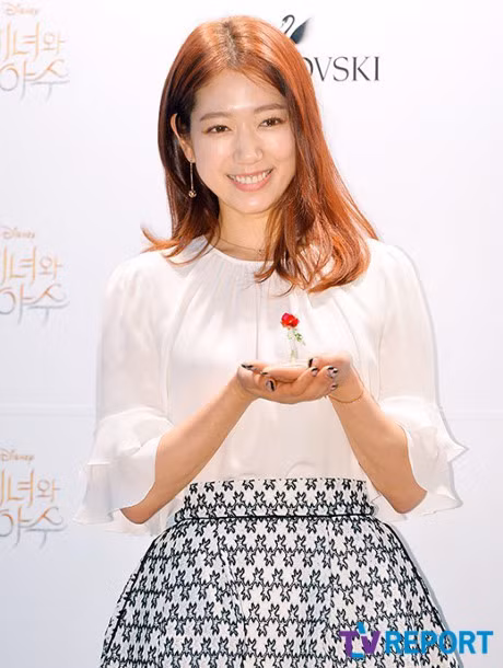 Kieu nu Han ro mot de toc ngoi giua - Anh 1