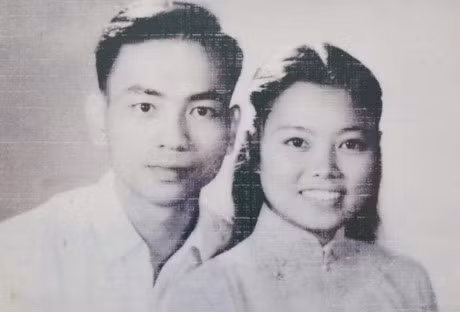 Hinh anh thu vi ve tam thiep cuoi nam 1961 cua thay Van Nhu Cuong - Anh 1