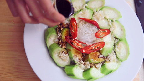 Mướp hấp miến đơn giản, lạ miệng mà ngon - Ảnh 7 Muop hap mien don gian, la mieng ma ngon - Anh 7