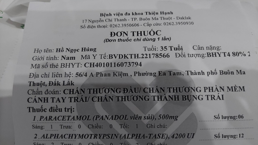 Theo kết luận, phóng viên Ngọc Hùng bị chấn thương đầu, phần mềm, cánh tay trái và thành bụng. Theo kết luận, phóng viên Ngọc Hùng bị chấn thương đầu, phần mềm, cánh tay trái và thành bụng.