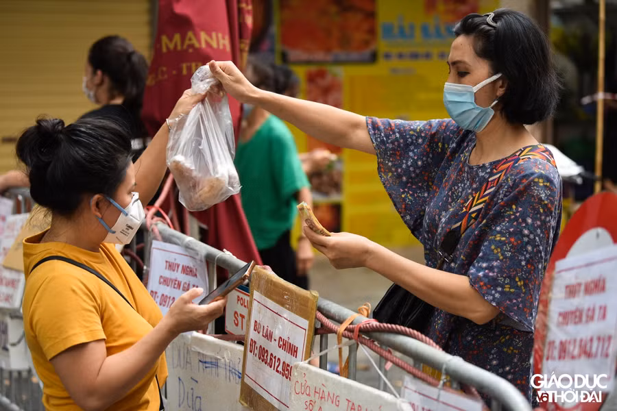 Đi chợ kiểu mới tại "chợ nhà giàu" Hà Nội trong thời gian giãn cách xã hội ảnh 13