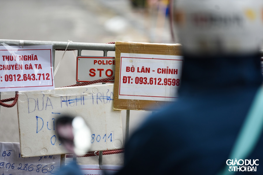 Người dân đến không cần vào chợ, chỉ cần tìm đúng số điện thoại của mặt hàng mình muốn mua, sau đó gọi điện đặt hàng số lượng.