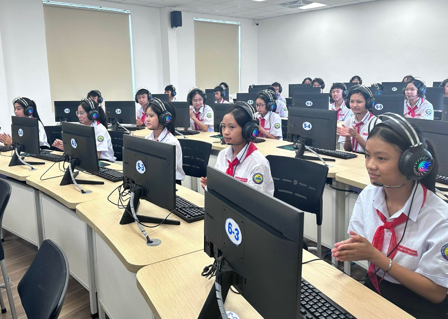 Phòng học máy tính sẽ hỗ trợ cho học sinh và giáo viên nâng cao chất lượng dạy và học. Phòng học máy tính sẽ hỗ trợ cho học sinh và giáo viên nâng cao chất lượng dạy và học.