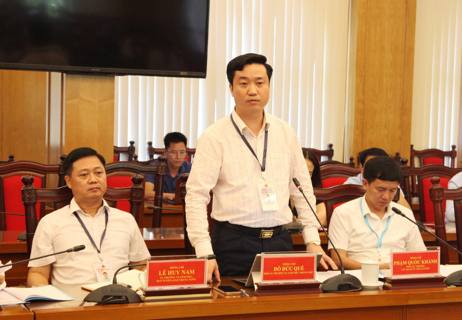 Đại diện Vụ Giáo dục Trung học phát biểu.