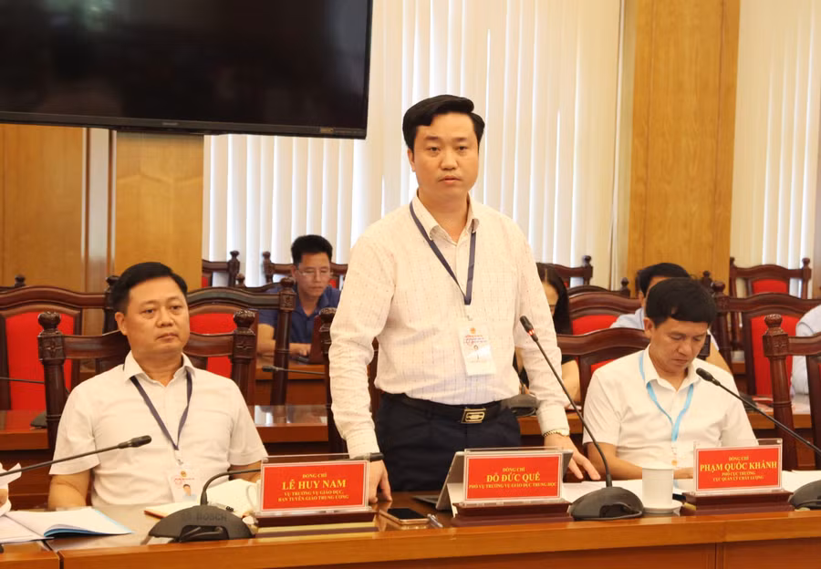 Đại diện Vụ Giáo dục Trung học phát biểu.