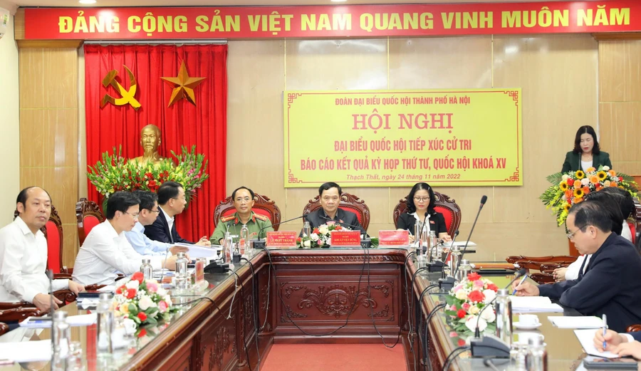 Toàn cảnh hội nghị tiếp xúc cử tri.