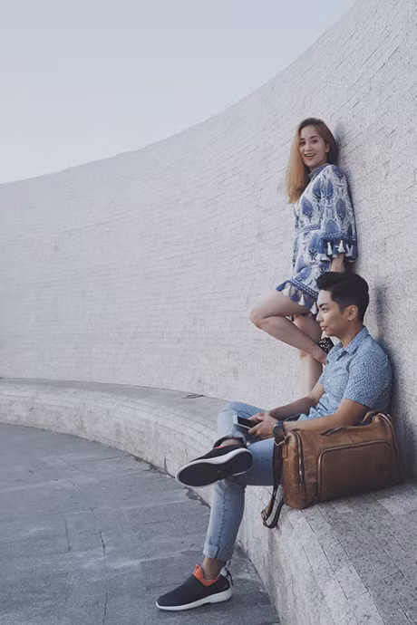 Khanh Thi - Phan Hien dep doi, hon nhau duoi anh hoang hon - Anh 5