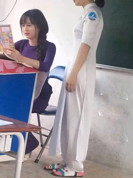 6 thay co giao bat ngo noi tieng khien trai tim hoc tro xao xuyen - Anh 4