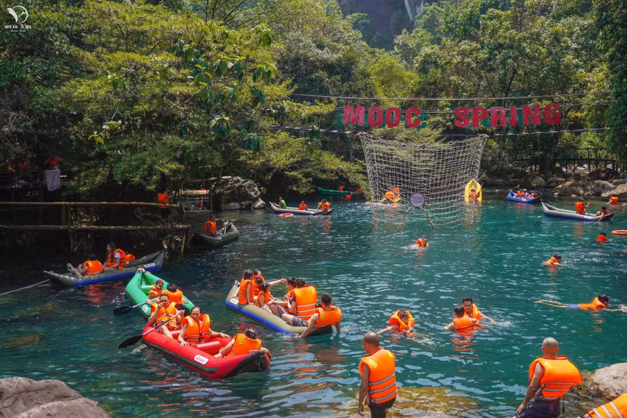 Vườn quốc gia Phong Nha - Kẻ Bàng là một trong các điểm hút khách du lịch nhất tại Quảng Bình.
