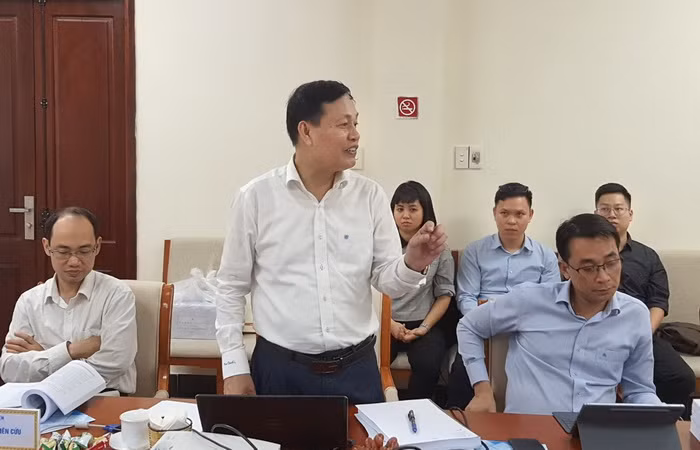 GS.TS Nguyễn Hữu Đức phát biểu.