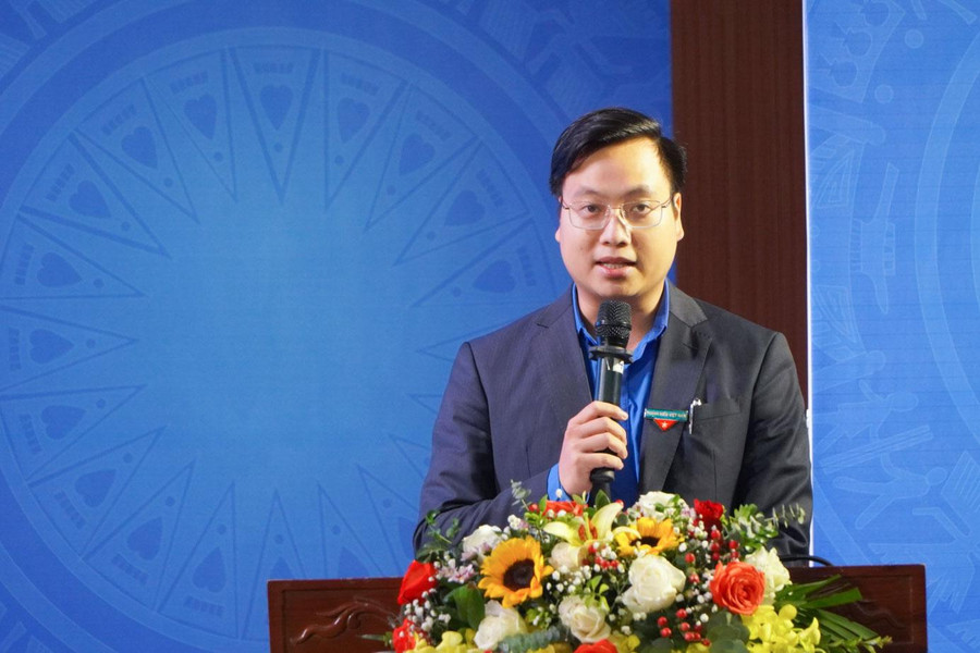 Anh Trần Quang Hưng - Phó Bí Thư Thành Đoàn, Chủ tịch Hội sinh viên TP Hà Nội phát biểu tại hội nghị. Anh Trần Quang Hưng - Phó Bí Thư Thành Đoàn, Chủ tịch Hội sinh viên TP Hà Nội phát biểu tại hội nghị.