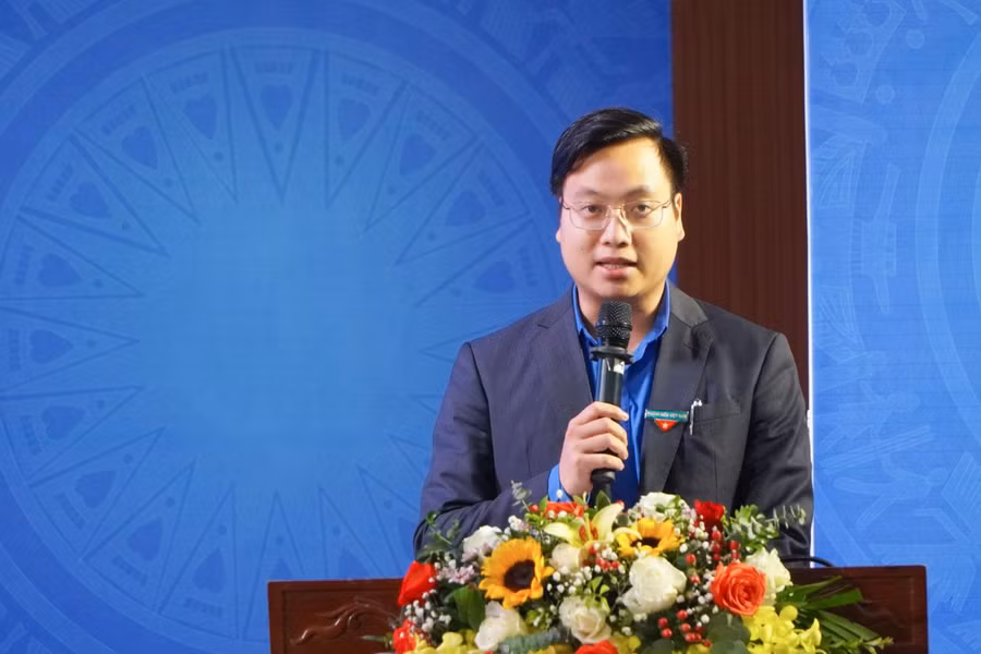 Anh Trần Quang Hưng - Phó Bí Thư Thành Đoàn, Chủ tịch Hội sinh viên TP Hà Nội phát biểu tại hội nghị.