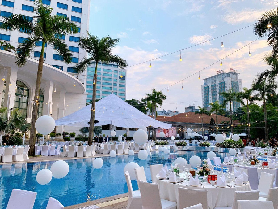 Không gian tiệc cưới tại khách sạn ở Hà Nội của cặp đôi.