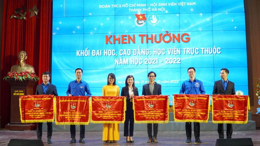 Trong khuôn khổ chương trình, các cấp bộ Đoàn Thanh niên - Hội Sinh viên của Hà Nội đã nhận được nhiều khen thưởng của Trung ương Đoàn - Trung ương Hội Sinh viên Việt Nam, Thành Đoàn - Hội Sinh viên thành phố Hà Nội. Trong khuôn khổ chương trình, các cấp bộ Đoàn Thanh niên - Hội Sinh viên của Hà Nội đã nhận được nhiều khen thưởng của Trung ương Đoàn - Trung ương Hội Sinh viên Việt Nam, Thành Đoàn - Hội Sinh viên thành phố Hà Nội.