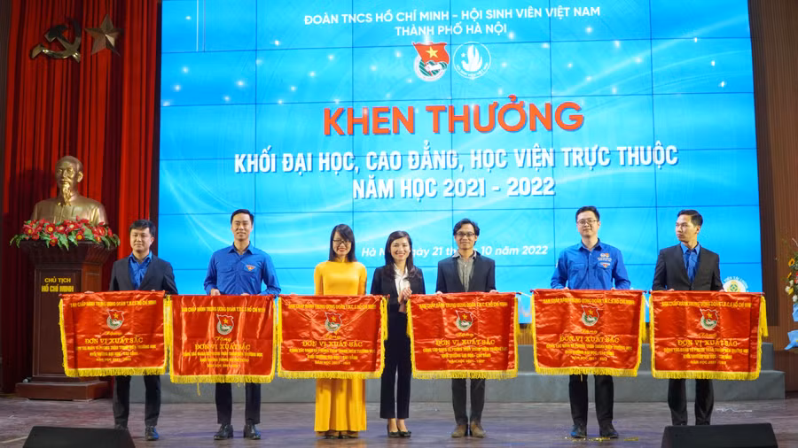 Trong khuôn khổ chương trình, các cấp bộ Đoàn Thanh niên - Hội Sinh viên của Hà Nội đã nhận được nhiều khen thưởng của Trung ương Đoàn - Trung ương Hội Sinh viên Việt Nam, Thành Đoàn - Hội Sinh viên thành phố Hà Nội.
