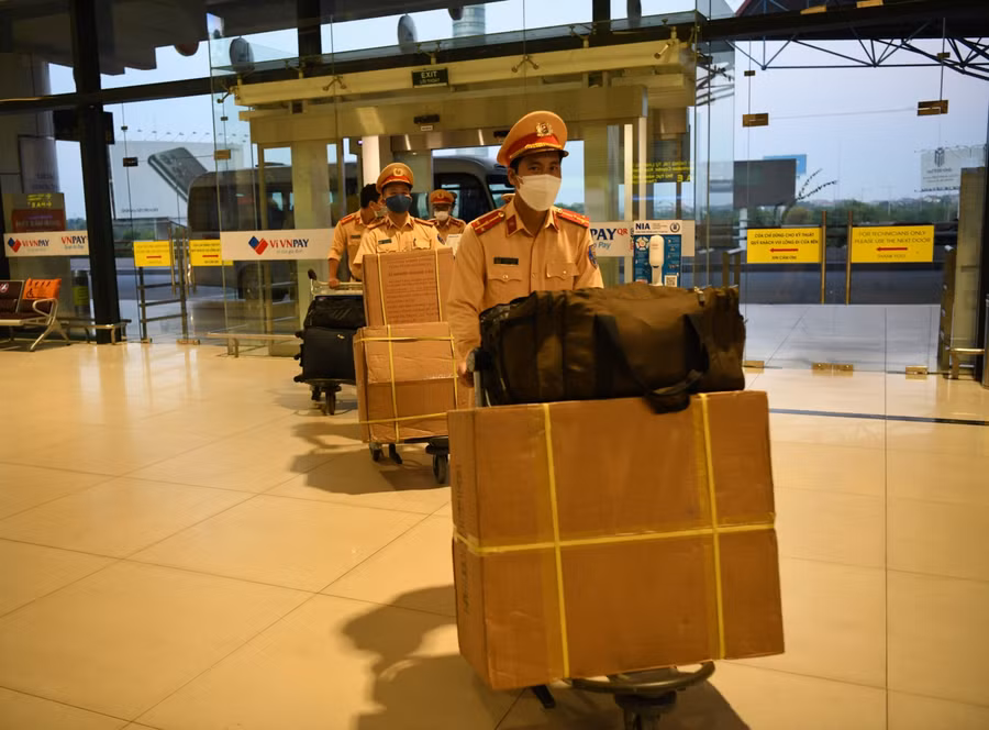 Cục CSGT xuất quân tăng cường phòng chống dịch cho TP.Hồ Chí Minh ảnh 2