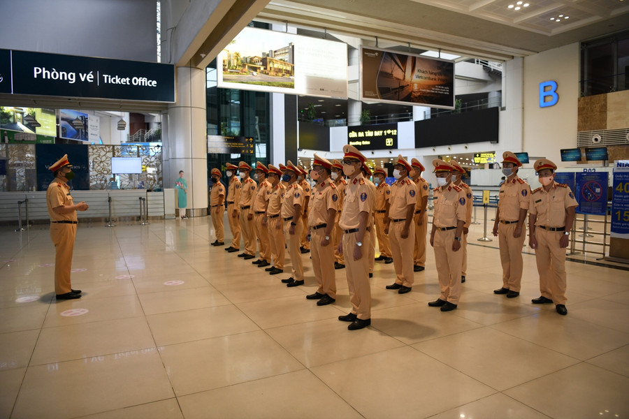 Mỗi cán bộ chiến sỹ tham gia thực hiện nhiệm vụ lần này phải cố gắng hết sức, hoàn thành xuất sắc nhiệm vụ được giao để góp phần vào thành công trong công tác kiểm soát, ngăn chặn, đẩy lùi dịch bệnh Covid-19 đang có diễn biến phức tạp tại TP Hồ Chí Minh và các tỉnh phía Nam.