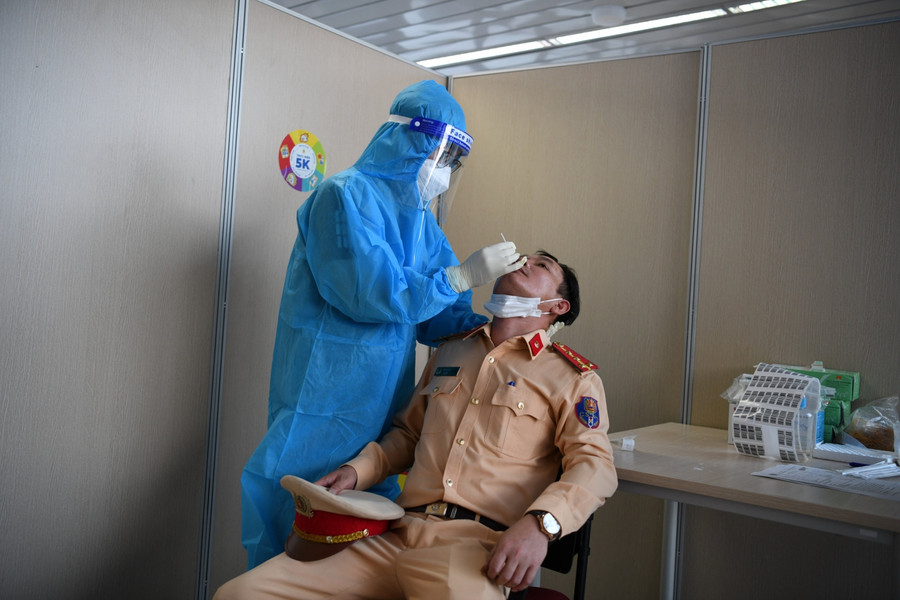 Đúng 8h sáng chuyến bay của Hãng hàng không Quốc gia Việt Nam đã cất cánh đưa các CBCS CSGT vào TP. Hồ Chí Minh thực hiện nhiệm vụ.