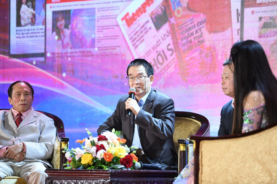 Nhà báo Nguyễn Phong Doanh, nguyên Tổng Biên tập báo Sinh viên Việt Nam chia sẻ tại cuộc giao lưu. Nhà báo Nguyễn Phong Doanh, nguyên Tổng Biên tập báo Sinh viên Việt Nam chia sẻ tại cuộc giao lưu.