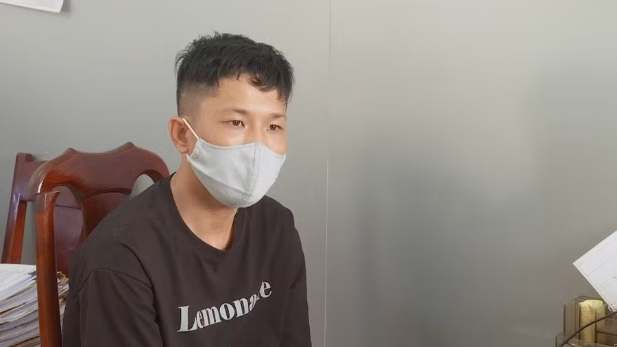 Đối tượng Nguyễn Tiến Hùng tại cơ quan Công an (ảnh: CACC).