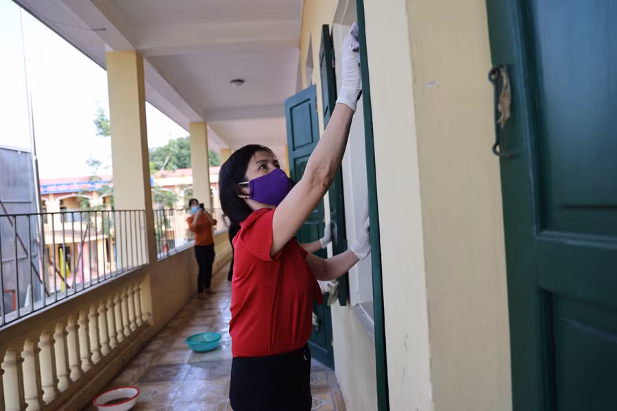 Nhiều trường học tại Hà Nội chuẩn bị kỹ để đón học sinh trở lại ngày 8/11 ảnh 8