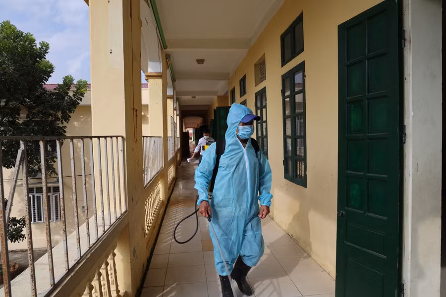 Nhiều trường học tại Hà Nội chuẩn bị kỹ để đón học sinh trở lại ngày 8/11 ảnh 2