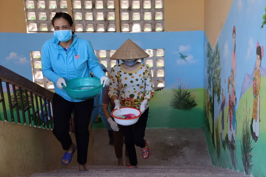 Khi học sinh đi học trở lại, trường sẽ bố trí cho các em học giãn cách phòng, cố gắng hạn chế tối đa học sinh và hạn chế tiếp xúc giữa các lớp.