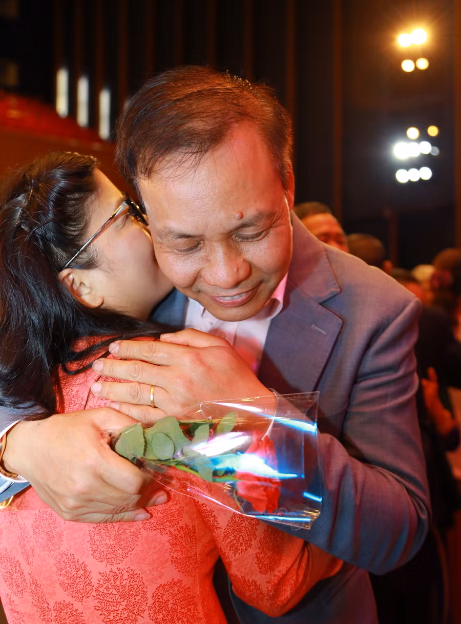 Nhiều vết thương lòng được hàn gắn sau khi các thành viên trong gia đình có cơ hội tham gia Ngày hội ‘tri ân cha mẹ và vợ chồng’. Nhiều vết thương lòng được hàn gắn sau khi các thành viên trong gia đình có cơ hội tham gia Ngày hội ‘tri ân cha mẹ và vợ chồng’.