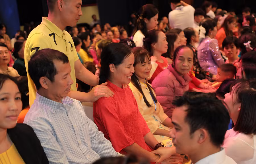 Những lời xin lỗi, yêu thương được con cái giãi bày với bố mẹ. Những lời xin lỗi, yêu thương được con cái giãi bày với bố mẹ.