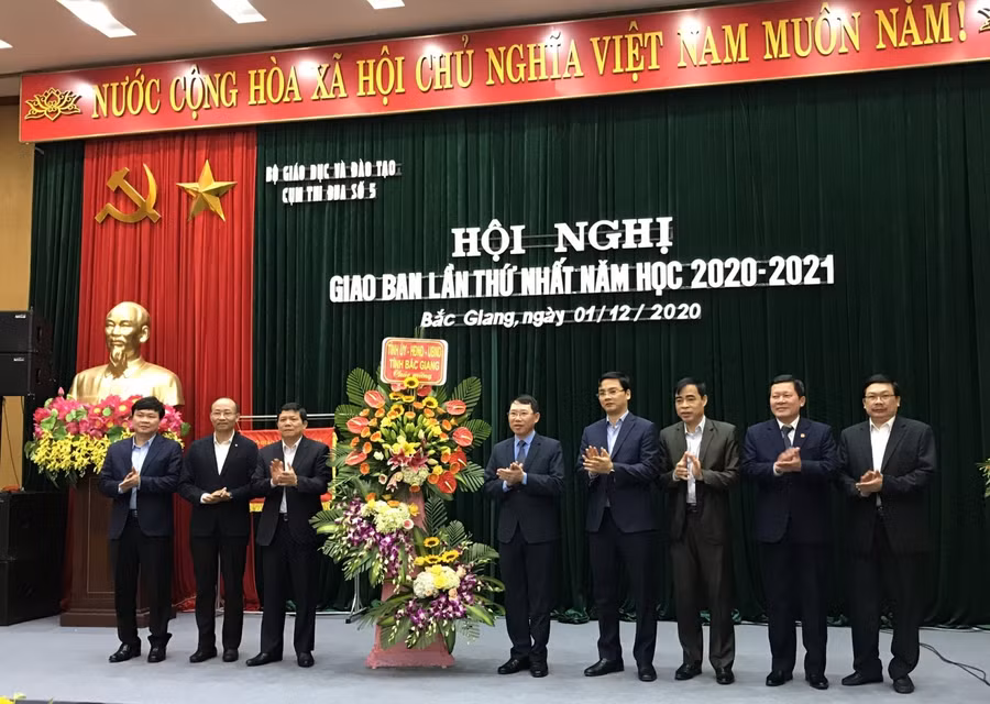 Lãnh đạo 7 Sở GD&amp;ĐT cụm thi đua số 5 - Bộ GD&amp;ĐT