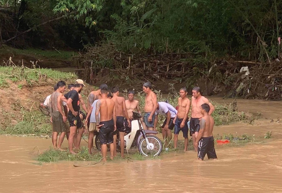 Hai cha con đuối nước tử vong khi đi bắt ếch trong đêm