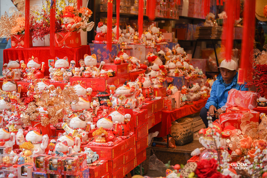 Tết Nguyên đán Quý Mão 2022 với biểu tượng là con mèo nên hầu hết sản phẩm trang trí đều có hình ảnh chú mèo in cách điệu.