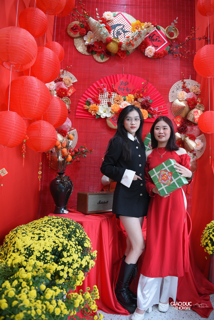 Nhiều khách hàng đã lựa chọn những quán đã trang trí không gian Tết để đến check-in.