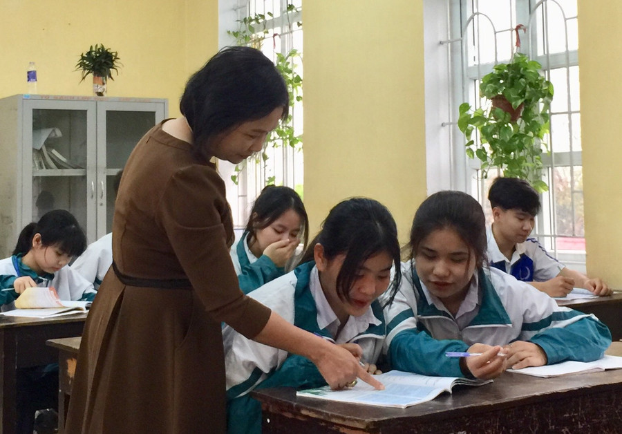 Giáo viên cần giúp học sinh làm quen với bài thi; tăng cường luyện kỹ năng làm bài theo từng dạng bài. Giáo viên cần giúp học sinh làm quen với bài thi; tăng cường luyện kỹ năng làm bài theo từng dạng bài.