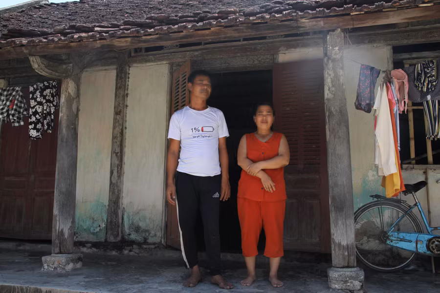 Vợ chồng ông Trần Văn Tr. và bà Vương Thị X. có con là nạn nhân bị lừa sang Campuchia.