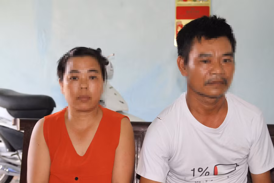 Ông Trần Văn Tr. và bà Vương Thị X. trong cuộc trò chuyện với PV báo Giáo dục và Thời đại.