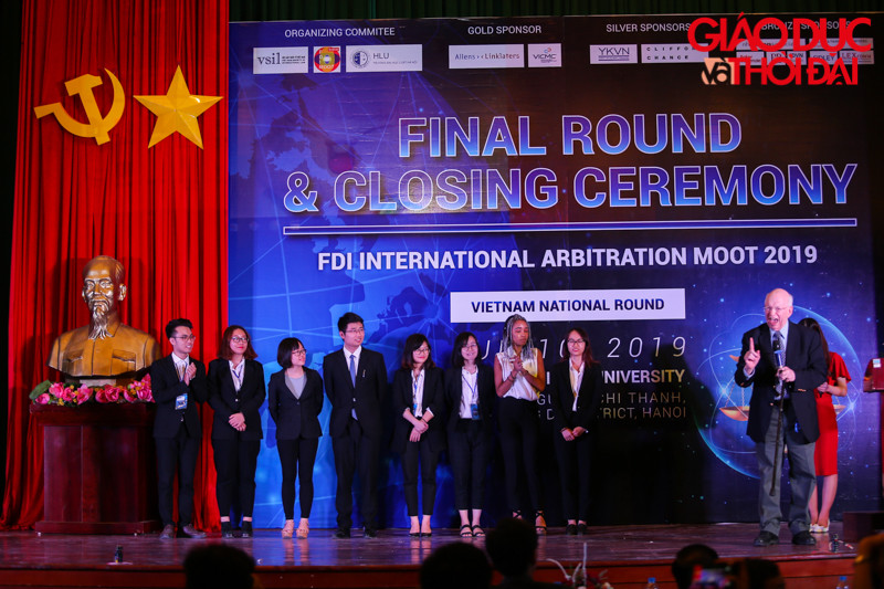 2 đội xuất sắc trong trận chung kết cuộc thi FDI Moot 2019 diễn ra tại Đại học Luật Hà Nội