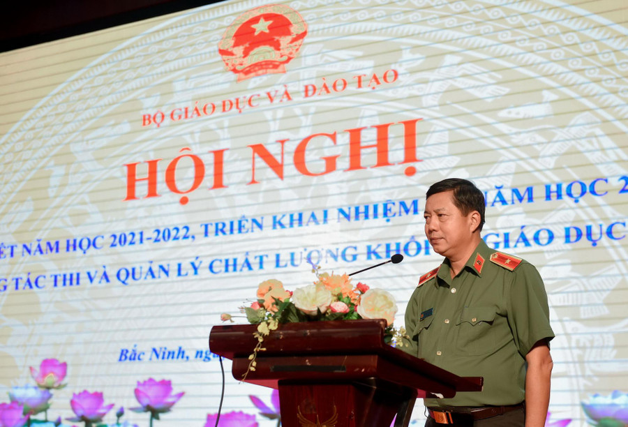 Thiếu tướng Trần Đình Chung tham luận tại Hội nghị tổng kết năm học 2021-2022, triển khai nhiệm vụ năm học 2022 – 2023 đối với với công tác thi và quản lý chất lượng khối sở GD&amp;ĐT