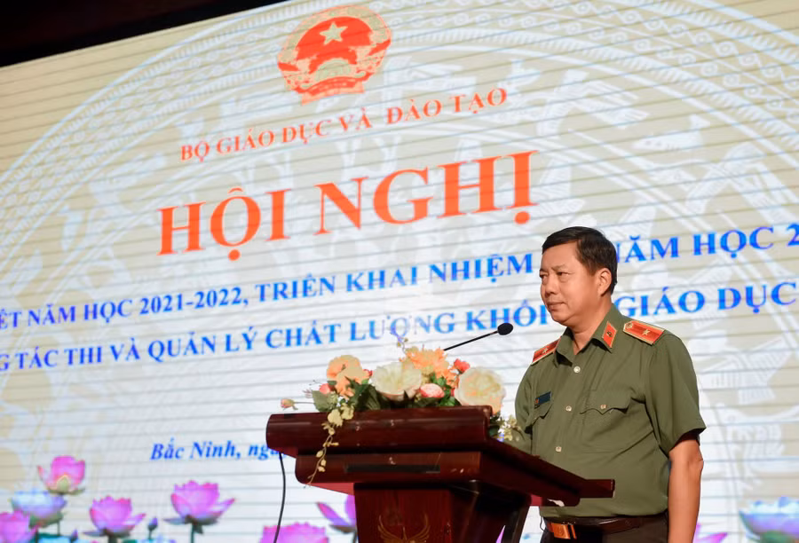 Thiếu tướng Trần Đình Chung tham luận tại Hội nghị tổng kết năm học 2021-2022, triển khai nhiệm vụ năm học 2022 – 2023 đối với với công tác thi và quản lý chất lượng khối sở GD&amp;ĐT