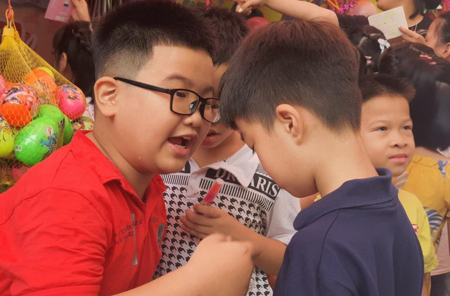 Háo hức, vui tươi