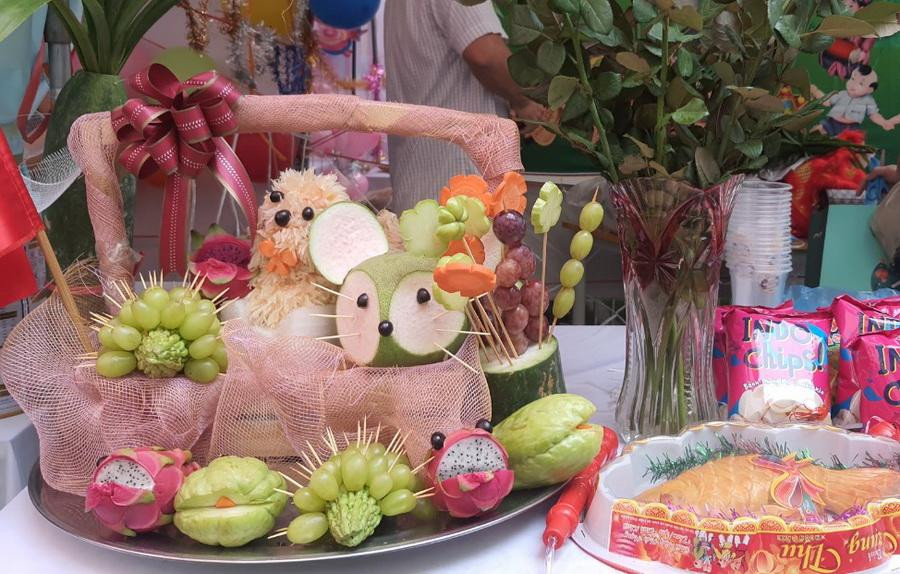 Phụ huynh, học sinh tự tay làm mâm cỗ trung thu