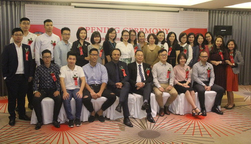 Sinh viên và đại diện một số giảng viên Viện Đào tạo Quốc tế (Học viện Tài chính) Sinh viên và đại diện một số giảng viên Viện Đào tạo Quốc tế (Học viện Tài chính)