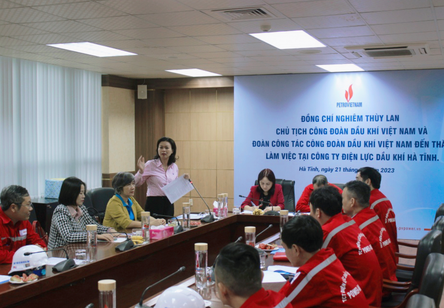 Toàn cảnh buổi làm việc.